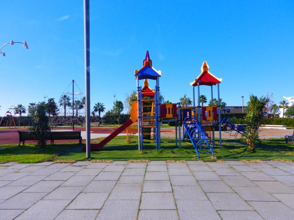 Mimino Apartment Deluxe First Line Батуми Екстериор снимка