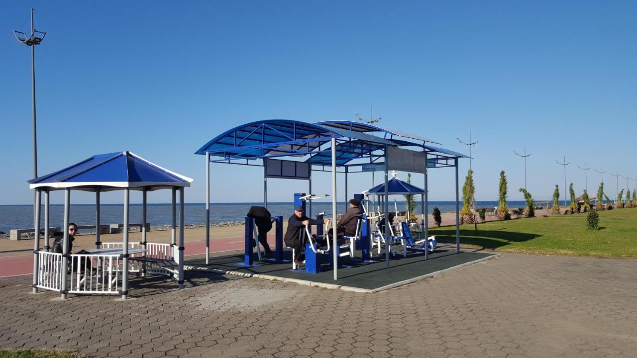 Mimino Apartment Deluxe First Line Батуми Екстериор снимка